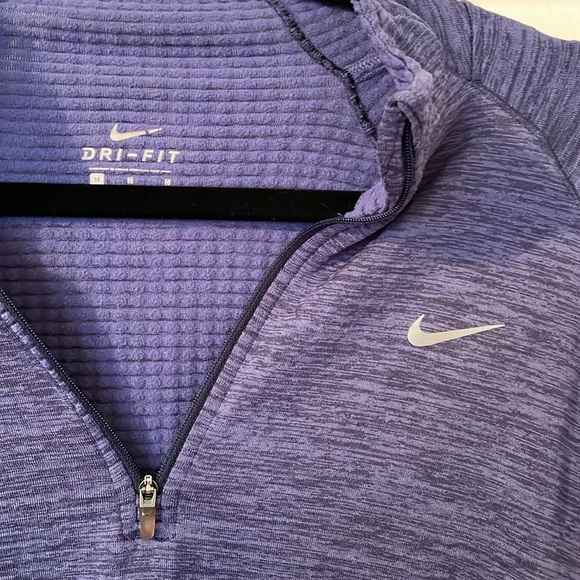 Nike active top - Picture 2 of 5